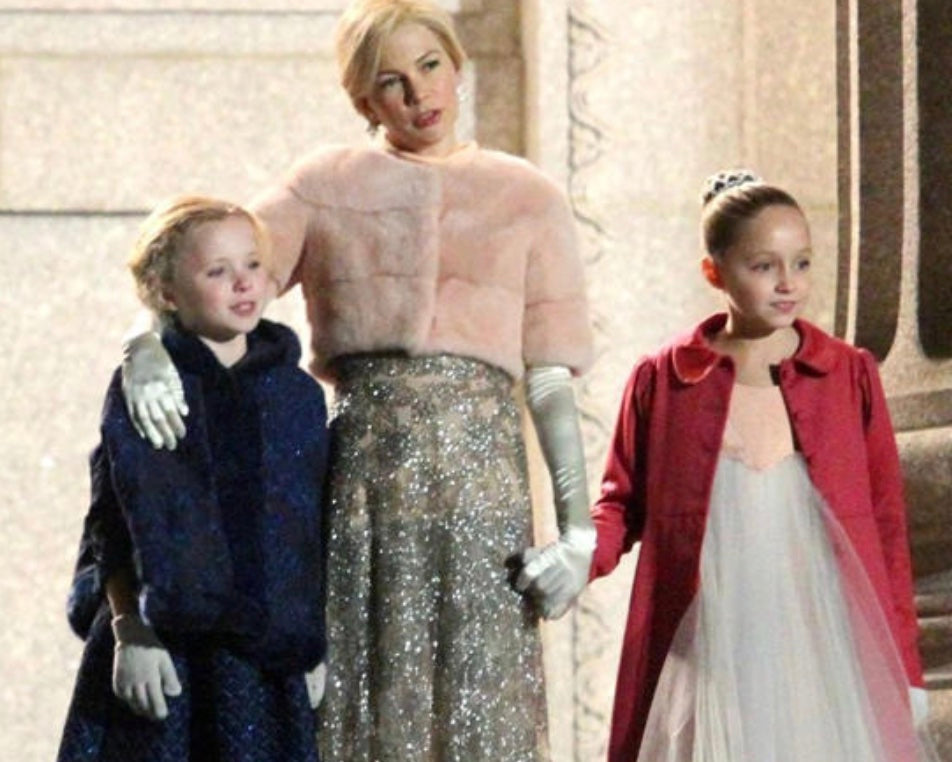 Michelle William alongside Hugh Jackman, Zac Efron, Rebecca Ferguson, bring us in the surreal world of The Greatest Showman 